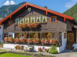 Ferienwohnungen Weiß，位于米滕瓦尔德的酒店