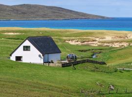 Corncrake Cottage，位于Manish的酒店