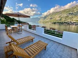 House with big terrace and beautiful sea view