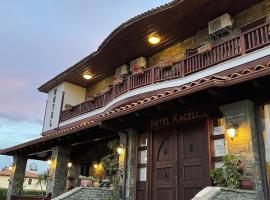 Hotel Kaceli，位于培拉特的酒店