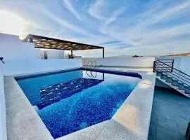 Oceanview Condo / Rooftop pool