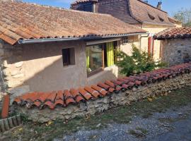 Studio rural au calme，位于Bourgnac的酒店