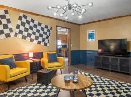 4bd Contemporary Home with BBQ, Game Room