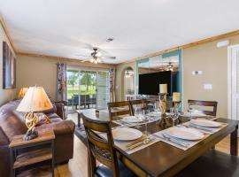 Gorgeous lodge with a view，位于布兰森的木屋