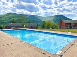 SPECTACULAR CATSKILLS 4 BEDROOM VACATION OASIS- Gorgeous Hunter Mountain Views!