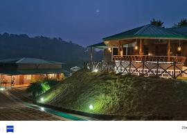 Mahalakshmi Antarvanam Resort，位于科鲁鲁的酒店