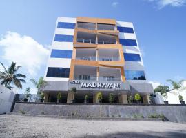 Hotel MADHAVAN INN，位于瓦伊的酒店