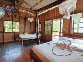Hermit Cafe&Bungalow，位于俊穆岛的酒店