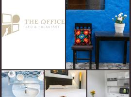 The first real Bed & Breakfast Hiking Hotel 'The Office' in Arequipa, Peru，位于阿雷基帕的家庭/亲子酒店