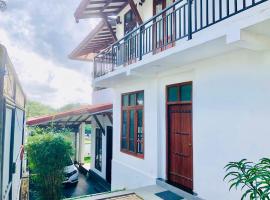 Cozy Villa-Modern 3 Bedroom villa with panoramic view and ample private parking，位于Talagala的酒店