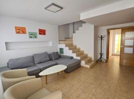 Chalet adosado en la playa，位于库列拉的酒店