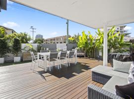 CARAVAN, BOAT & PET Friendly - RIGHT ON THE BORDER，位于堤维德岬的酒店
