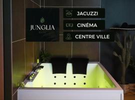 Junglia Suite - Spa & Ciné，位于布雷斯地区布尔格的酒店