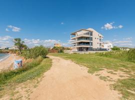 Beach Front Apartment In Povljana，位于波弗加纳的酒店