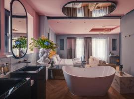 Ninemian Suites Syros，位于埃尔莫波利斯的带按摩浴缸的酒店