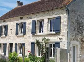 La maison des écuyers avec grand jardin et barbecue，位于Rônai的酒店
