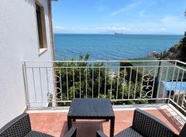 House On The sea Amalfi Coast，位于维耶特里的酒店