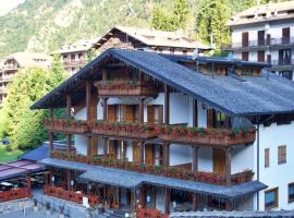Hotel Le Pinete，位于皮亚扎托雷的酒店