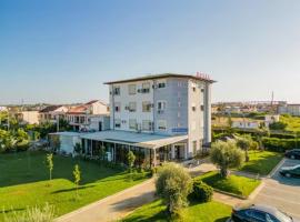 Hotel SHahini，位于Shijak的酒店