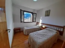 Apartamento con balcón y chimenea Falcó 5