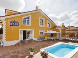 Tiara Vacaciones，位于Nava de la Asunción的酒店