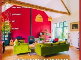 Maison Les Deux Ailes, Parc arboré, billard et wifi à 1h30 de Paris，位于Triguères的酒店