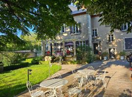 Chambres d'Hôtes de luxe Côté Parc-Côté Jardin avec parking privé gratuit，位于讷韦尔的酒店