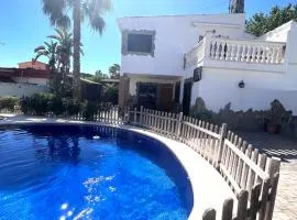 Villa en Valencia, piscina privada y metro 500m