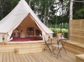 Skålbo gårdsglamping，位于耶尔夫瑟的酒店