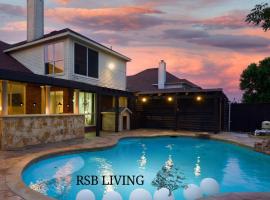 Prestigious 5BR 3,5BA Holiday Home with Pool, Sauna, Game Room & Bar，位于Sachse的酒店