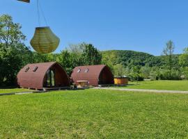 Căsuțe în mijlocul naturii - Wild Camp Avrig，位于阿夫里格的露营地