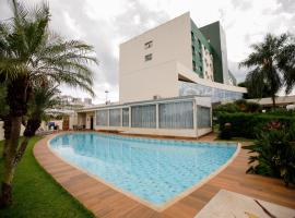 隆德里纳舒适套房酒店，位于隆德里纳的带泳池的酒店