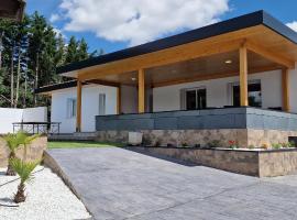 Chalet Oasis, Piscina, Barbacoa, Jardin, Amigos, Familia, Grupos, Casa, Villa，位于Nuevo Baztán的木屋