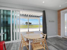 Sunny Breeze B by Pristine Properties Vacation Rentals，位于墨西哥比奇的酒店