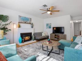 Trinity Escape Entire home near Lodi Lake，位于洛迪的酒店