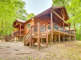 Broken Bow Cabin 23-Acre Property with Creek Access，位于斯蒂芬斯穴窟的酒店