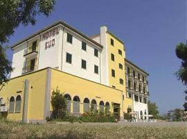 Hotel Sud，位于富斯卡尔多的酒店