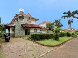 Villa ChavaMinerva Aries Ciater with Private Pool