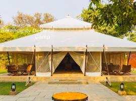 Serendipity desert Camp in Thar Desert，位于斋沙默尔的度假村