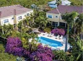 GRACEBAY TOWNHOMES B3, 5 minutes walk to gracebay beach