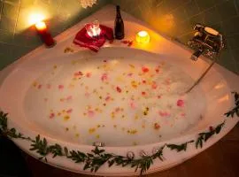 romantic house for 2 people with jacuzzi