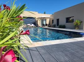 Villa Pool house de Pierre-feu，位于Reillanne的酒店