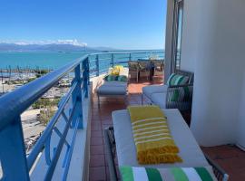 Luxury Apartment with amazing SEA view at Cap d'Antibes，位于昂蒂布的酒店