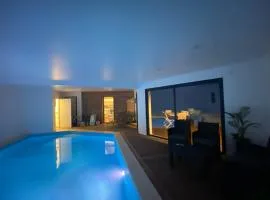A l oree du bois piscine intérieure privée sans vis à vis