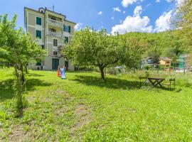 Nice Apartment In Loco Di Rovegno，位于Torriglia的酒店