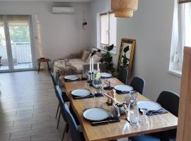 Super Family/Office Apartment in Budaörs，位于布达厄尔什的酒店