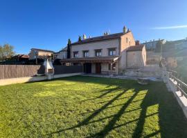 Casas Rurales VELASCO，位于Cabañas de Polendos的酒店