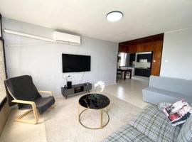 Apartment on the Mermaid beach，位于Qiryat Yam的酒店