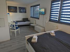 Lovely studio with free parking on premisis，位于Asten的酒店