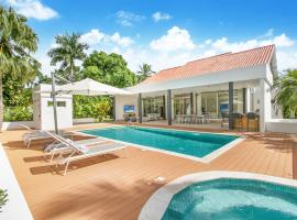 Private Two-Storey Casa de Campo villa with pool, jacuzzi and golf cart，位于拉罗马纳的乡村别墅